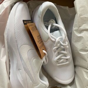 NWT Nike revolution 7 women's sneakers